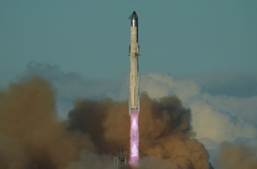 2025년 10월 스페이스X의 스타십 시험비행 발사 장면. AP 뉴시스