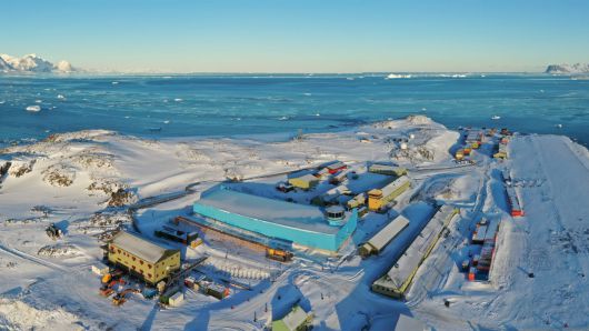 영국 남극조사국(BAS)이 2026년 남극 기지 신규 인력을 모집한다. 영하 89도의 극한 환경이지만 숙식비 전액 지원과 높은 저축률로 현장 근무자 만족도는 매우 높다. BAS 제공