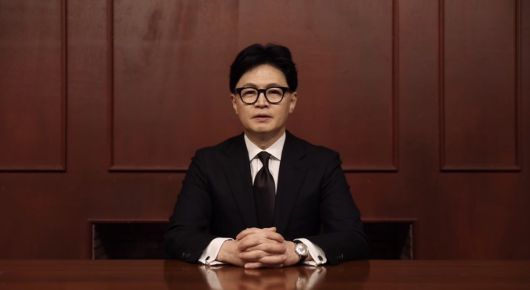 한동훈 전 국민의힘 대표가 18일 자신의 제명을 불러온 당원게시판 사태를 두고 국민께 송구한 마음이라며 유감을 표명하고 있다. 2026.01.18. 사진=한동훈 전 대표 페이스북 영상 캡처