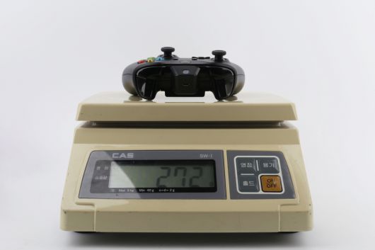 브룩 엑스트라를 장착한 뒤 무게를 측정해보니 272g으로 확인됐다.