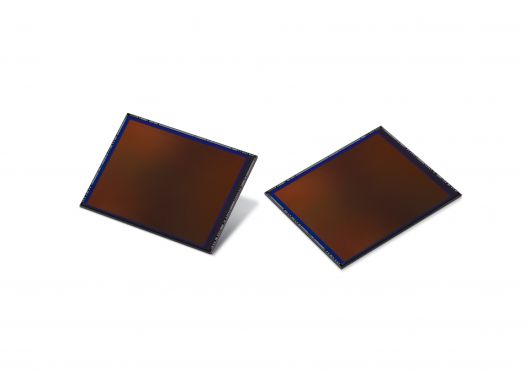 스마트폰 카메라에는 빛을 받아들이는 센서가 있다. 이 센서에 배치된 픽셀을 통해 이미지가 표현된다.