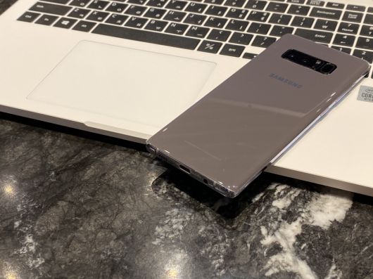 터치 패드의 사이즈다. 삼성전자 갤럭시 노트 8과 비교해도 터치 패드의 사이즈가 제법 큰 편이다.