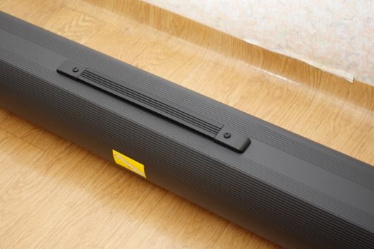 잠금장치를 풀면 케이스를 열 수 있다.