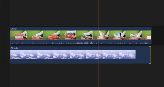 선택한 배경을 그린스크린 영상의 하위 레이어로 배치하고 배경의 길이를 알맞게 조절하기만 하면 크로마키 합성이 완료된다.