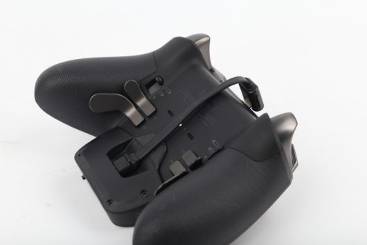 후면 패들 조작 시에도 간섭이 없도록 설계됐다.