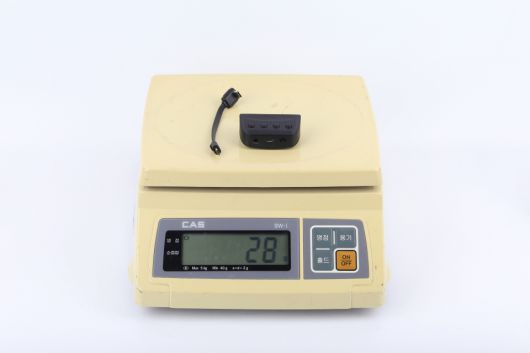 어댑터와 케이블의 무게는 28g에 불과하다.