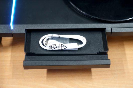 작은 물건을 보관할 수 있는 서랍이 마련됐다.