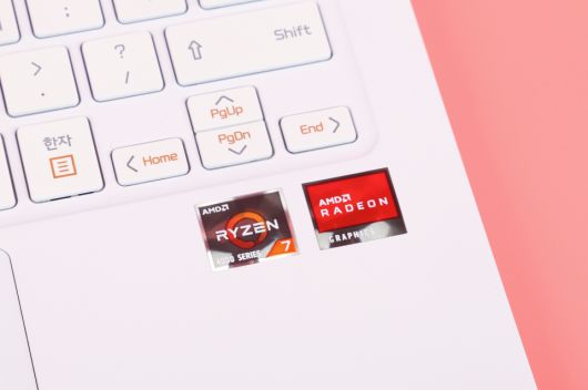 AMD 라이젠 4000 시리즈 CPU와 라데온 그래픽스를 내장했다.