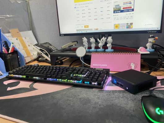 직접 사무실에 설치해보니 앙증맞은 사이즈가 인상 깊었다.