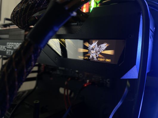 LCD 디스플레이에 원하는 GIF 이미지를 삽입할 수 있다.