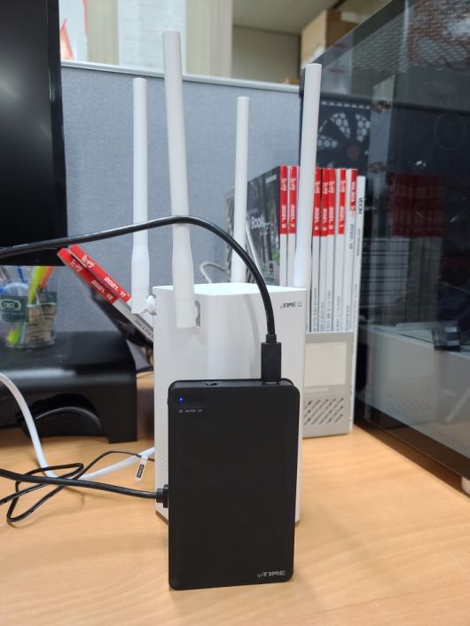 컨트롤러 공유기에 USB 저장장치를 연결하고 장치 관리 메뉴에서 USB 장치 사용을 활성화한다.