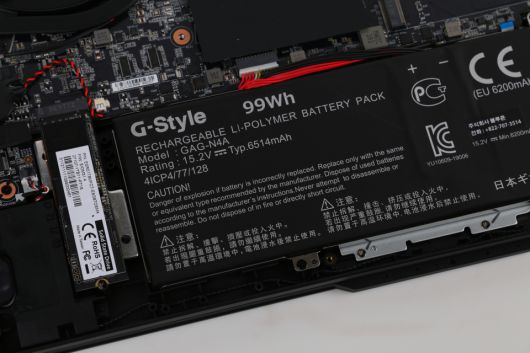 배터리 용량은 99Wh에 달한다.