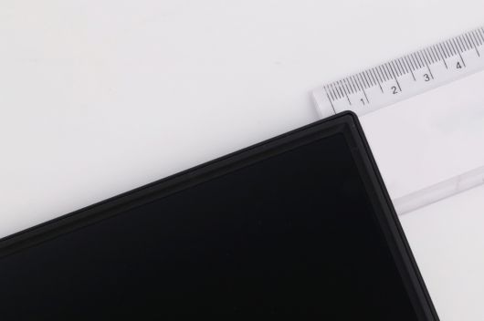 세계 최초로 3면 3mm 베젤을 채택해 게임 플레이 시 우수한 몰입감을 제공한다.