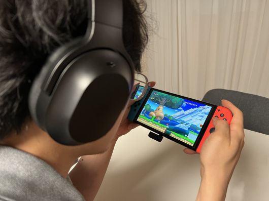 닌텐도 스위치는 펌웨어 업데이트로 블루투스를 지원하지만, 2.4GHz 무선 동글 연결 시 더욱 쾌적하게 플레이할 수 있다.