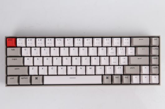 K6는 K2보다도 더 아담하다. 65% 텐키리스 폼팩터가 적용됐다.