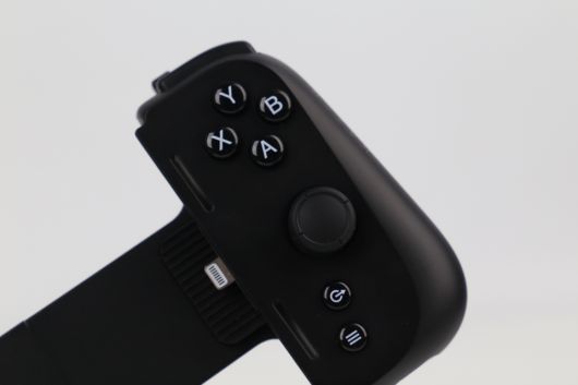 A,B,X,Y 버튼에는 기계식 스위치 버튼이 적용됐다.