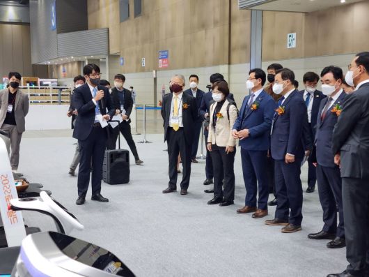 이번 로보월드 개막식에는 윤관석 산업통상자원중소벤처기업위원장, 홍석준 국민의힘 국회의원, 주영준 산업통상자원부 산업정책실장 등이 참석해 다양한 국내 로봇과 이를 활용한 서비스, 모델을 관람했다.