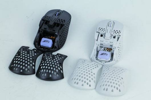 Xtrfy M4 Wireless 마우스. 비대칭 형태라는 것 외에 다른 스위치, 센서 등은 M42 Wireless와 동일하며 71g로 무게 차이가 미세하게 있다.