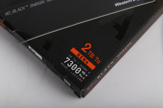 최대 읽기 속도는 7,300MB/s고 최대 쓰기 속도는 6,600MB/s이기 때문에 하이엔드 게이밍 SSD라고 봐도 무방하다.