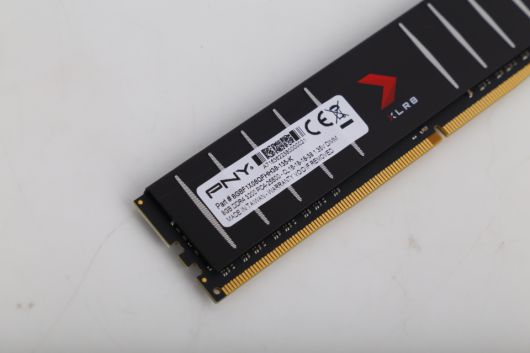 기사에서 사용된 제품은 8GB 모델이고 XMP 2.0 오버클럭이 지원된다.