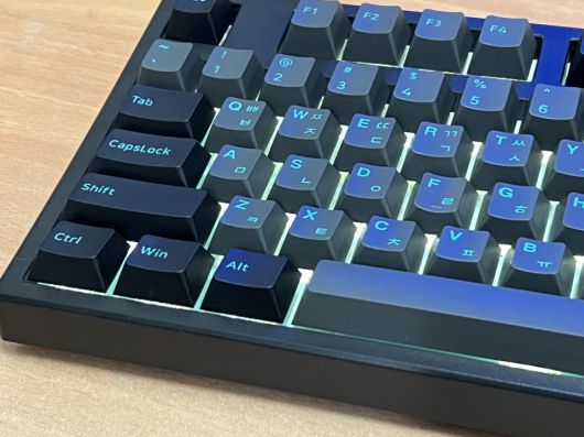 화이트 LED는 키보드의 색상과 조화롭게 어울리는 편이다.