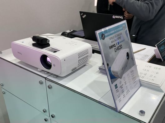윈도우 11을 탑재한 EH620 스마트 프로젝터