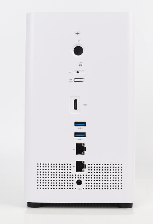 후면에는 입출력 단자가 있다.