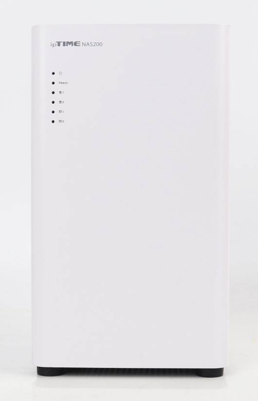 정면에는 상태 LED가 있다.