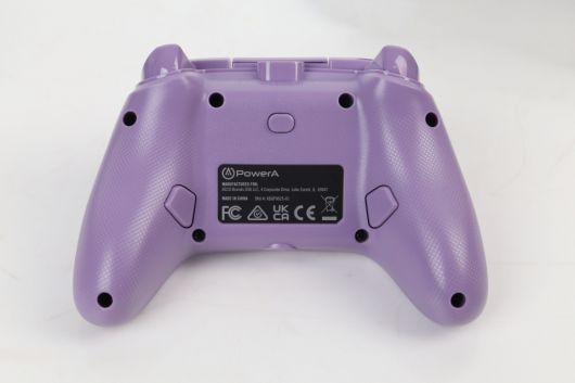 게임패드 후면에는 2개의 백버튼과 프로그램 버튼이 위치한다.