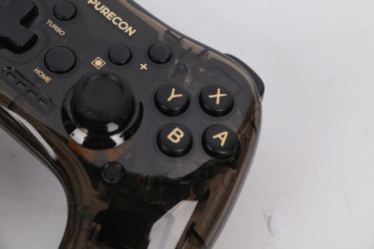 퓨어콘은 기본적으로 닌텐도 스위치에 특화된 게임패드다.