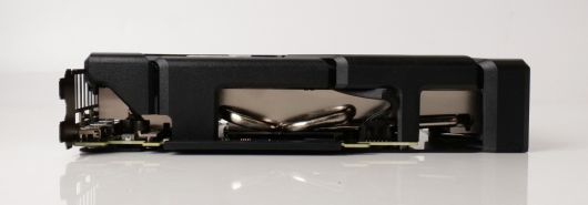 히트파이프 레이아웃을 통해 강력한 쿨링 성능을 제공한다.