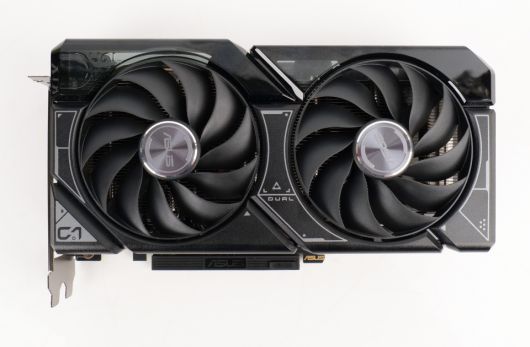 2개의 쿨링팬이 탑재된 트윈 쿨링팬 시스템을 채택했다.