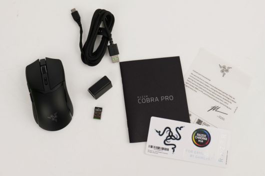 마우스 본체, USB 무선 동글, USB 동글 어댑터, USB 케이블, 사용설명서가 제공된다.