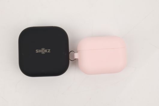 가로 길이는 거의 유사했으며, 세로는 샥즈 오픈핏이 더 큰 편이다.