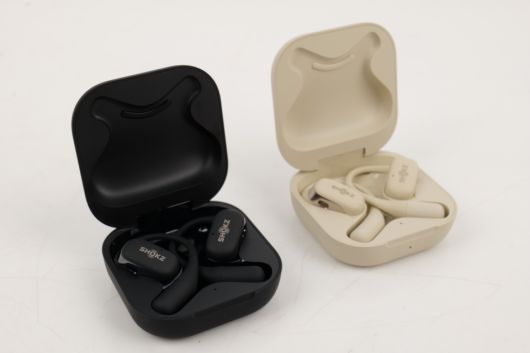 충전 케이스는 다른 무선 이어폰 대비 자력이 다소 강한 편이다.