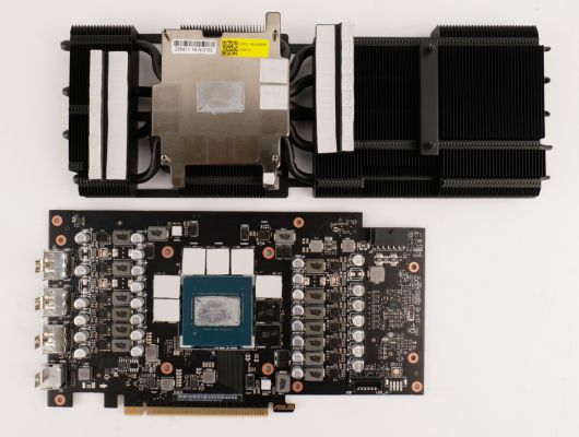 지포스 RTX 4080 칩셋과 GDDR6X 16GB 비디오 메모리가 탑재되었다.