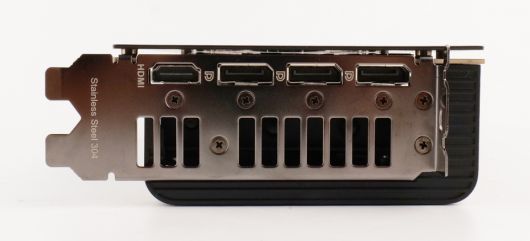 출력 단자는 HDMI 2.1 x2, DP 1.4 x3가 있다.