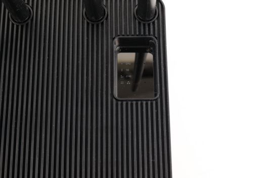 상태 표시 LED에 미러 윈도우를 적용했다.