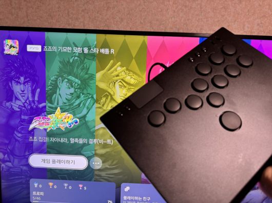 레이저 키츠네를 플레이스테이션 5에 연결해 보니, 별도의 인식 과정 없이 바로 인식되는 것을 확인할 수 있었다.