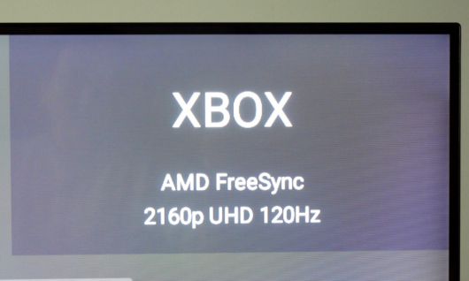 XSX 연결 시 AMD 프리싱크와 4K UHD 해상도, 120Hz 주사율을 지원했다.