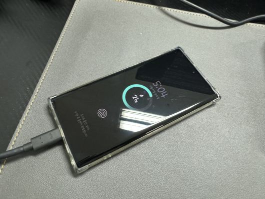 삼성 초고속충전(SFC)를 지원한다.