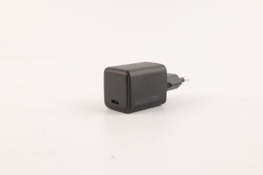 USB Type-C 단자 1개만 제공되는 UP451