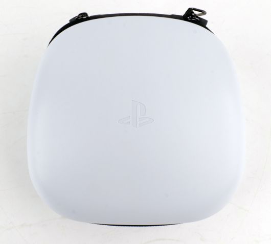 전용 파우치가 함께 제공된다.