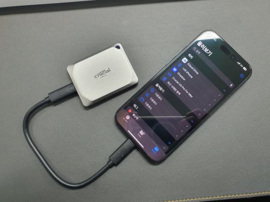 ‘크루셜 X9 Pro For Mac’을 아이폰 15 프로와 연결하자 별도의 조작 없이 ‘파일’ 앱에서 인식되었다.