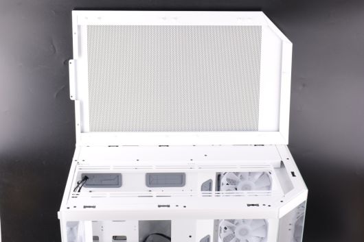 상단 금속 메시패널 역시 볼헤드 클램프로 결합된다.