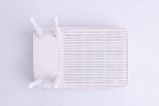 제품 상단 50% 이상을 열을 배출하기 위한 통풍구로 구성했다.