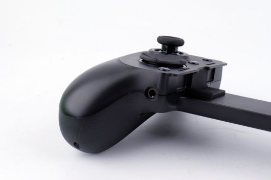 레이저 키시 울트라 왼쪽에는 3.5mm 오디오 단자가 있다.