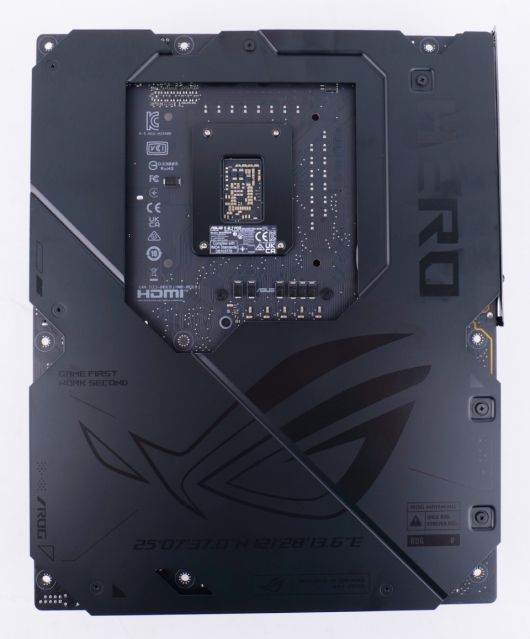 다중 PCB 기판에 두꺼운 방열판으로 뛰어난 안정성을 지녔다.