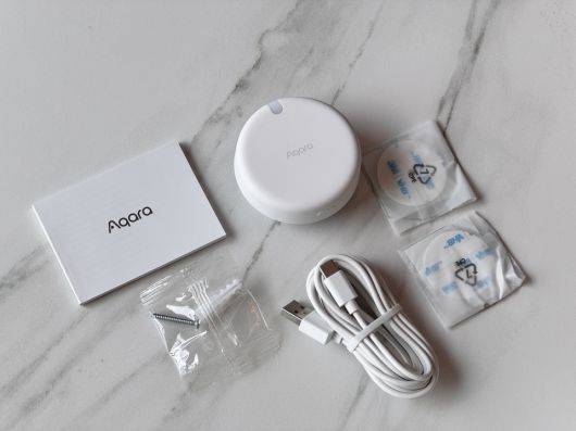 재실 센서 본체, 설치를 위한 액세서리, 매뉴얼, USB Type-C to A 케이블이 동봉된다.
