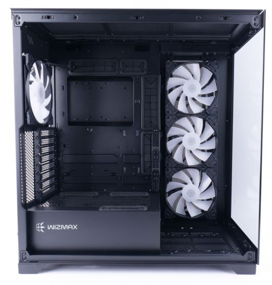 상단에는 420mm 크기의 라디에이터를 장착할 수 있으며, 측면에도 420mm 크기의 라디에이터를 장착할 수 있다. 측면에는 140mm 쿨링팬 3개가 기본으로 장착되어 있고 그래픽카드 지지대가 기본으로 제공된다.